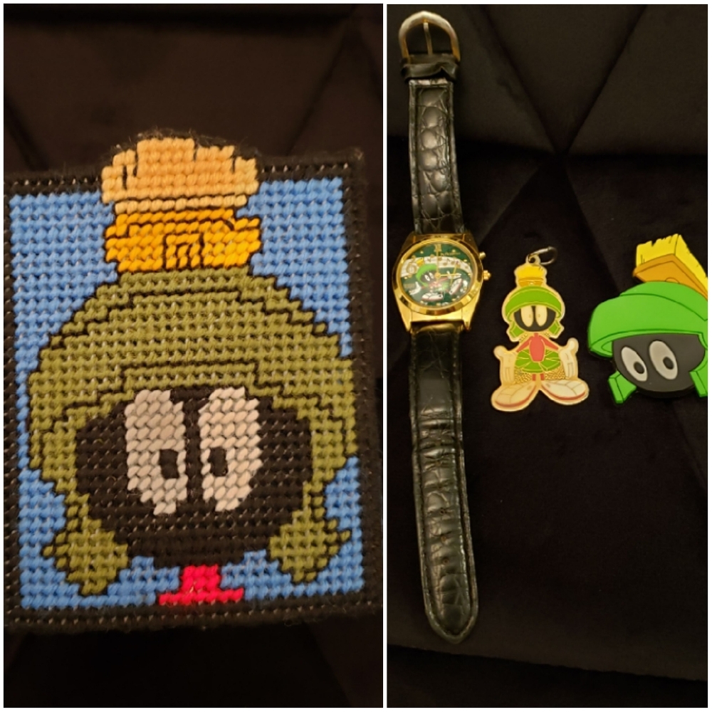 Marvin the Martian BUNDLE Tissue Holder Watch Keychain Pendant And Magnet
